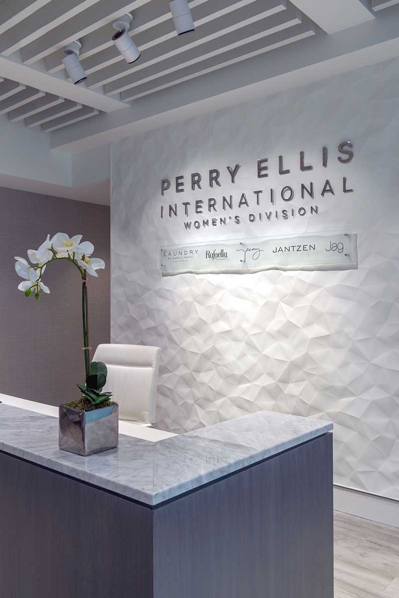 Laundry by Shelli Segal 06