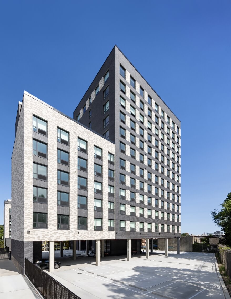 475 Bay Street 02